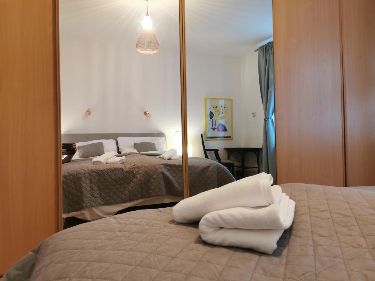 Cozyhome The Castle Apartment - Spacious, Quiet, High Ceiling Bratislava Eksteriør bilde