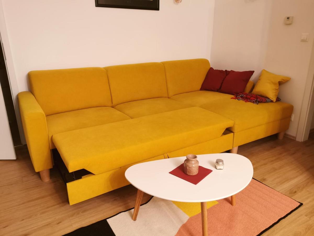 Cozyhome The Castle Apartment - Spacious, Quiet, High Ceiling Bratislava Eksteriør bilde