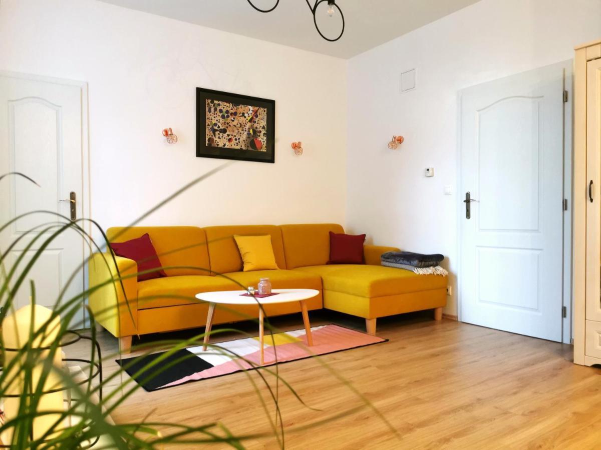 Cozyhome The Castle Apartment - Spacious, Quiet, High Ceiling Bratislava Eksteriør bilde