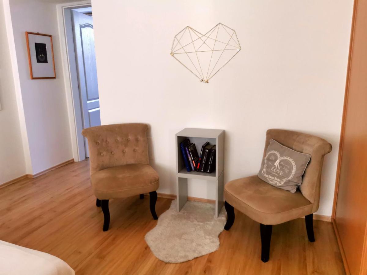 Cozyhome The Castle Apartment - Spacious, Quiet, High Ceiling Bratislava Eksteriør bilde