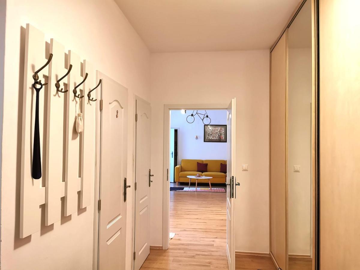 Cozyhome The Castle Apartment - Spacious, Quiet, High Ceiling Bratislava Eksteriør bilde